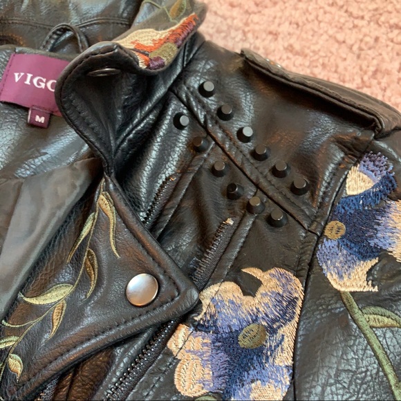 EUC Vigoss floral/stud faux leather jacket. Size M - Picture 7 of 12